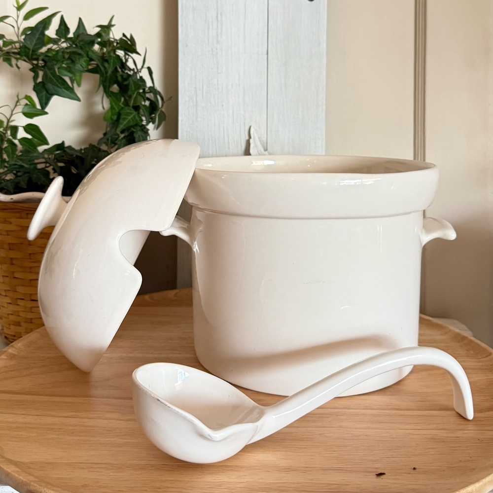 Vintage Ironstone Covered Soup Tureen, 1 gallon, with Ladle, Ivory - Picture 4 of 13